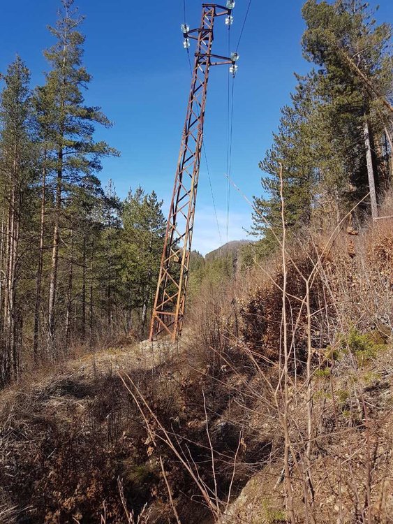 Свлачището, затворило пътя за Мадан, е най-голямото на главен път в България