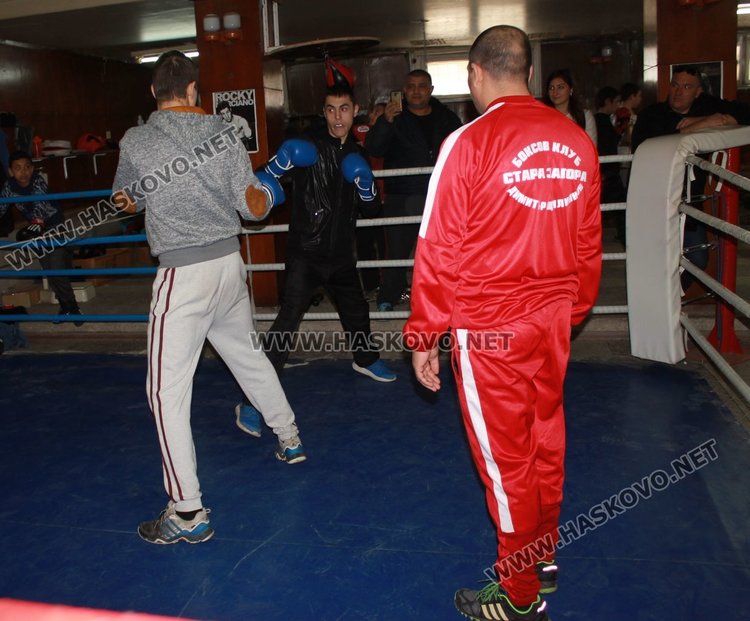Шампион по бокс проведе открита тренировка с възпитаниците на БК "Спартак"