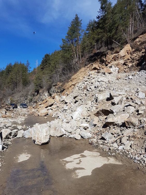 Свлачището, затворило пътя за Мадан, е най-голямото на главен път в България