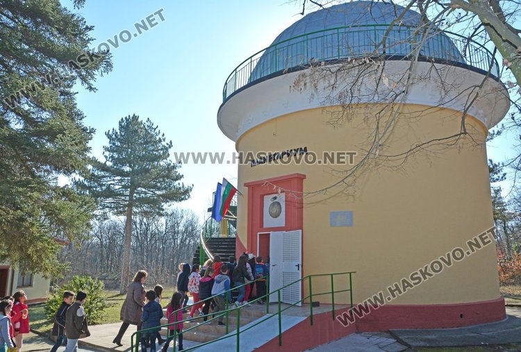 Наплив от посетители в димитровградския планетариум в неделя