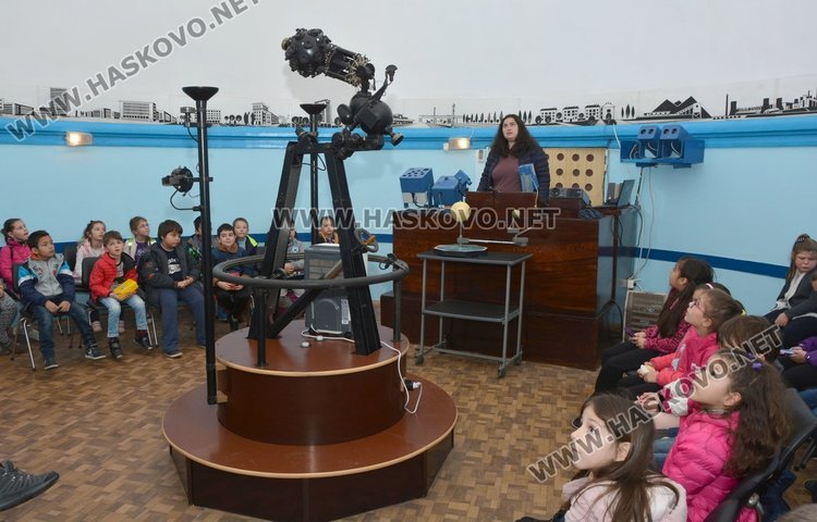 Наплив от посетители в димитровградския планетариум в неделя