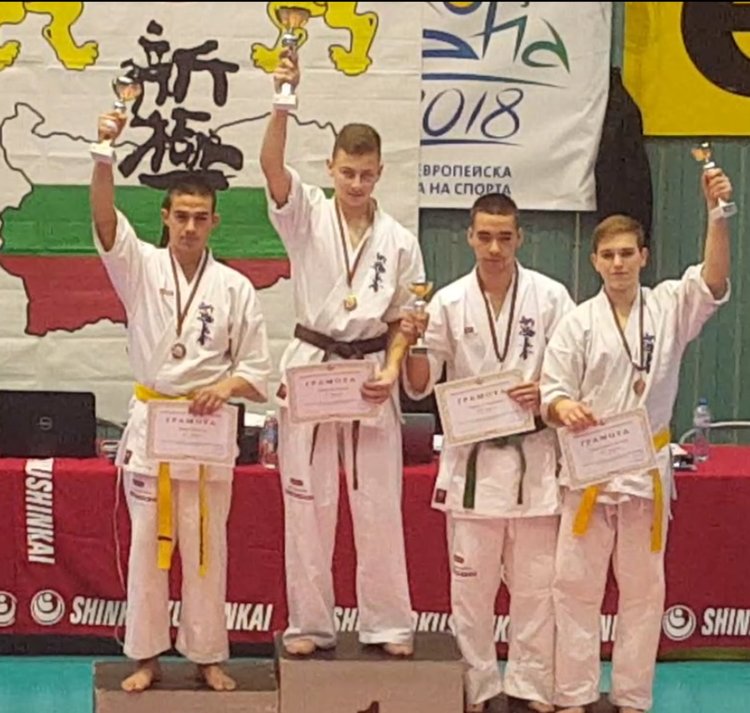 3 медала за каратеките на „Мълния“ от Националното първенство