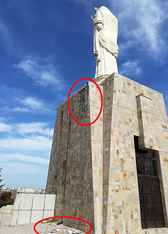 Хасковлия: Облицовката на монумента продължава да пада, опасно е за децата 