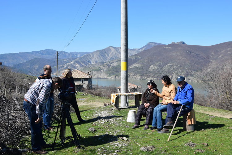 Екип от Бурса снима филм за битието на хората в Боровица 