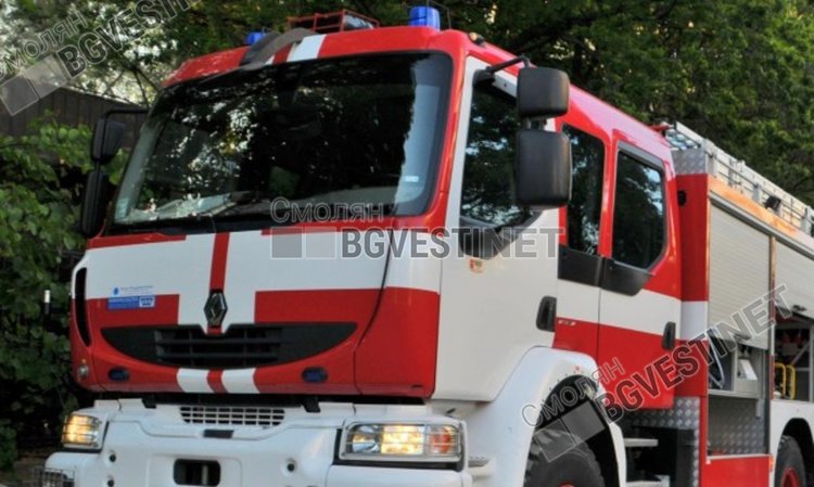 Три пожара гасиха огнеборците, чистиха опасни дървета по пътя Смолян-Рудозем