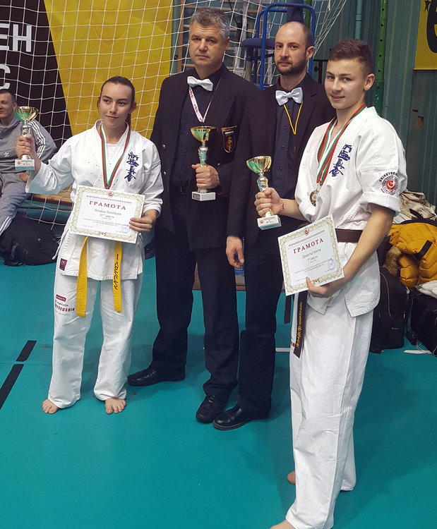 3 медала за каратеките на „Мълния“ от Националното първенство