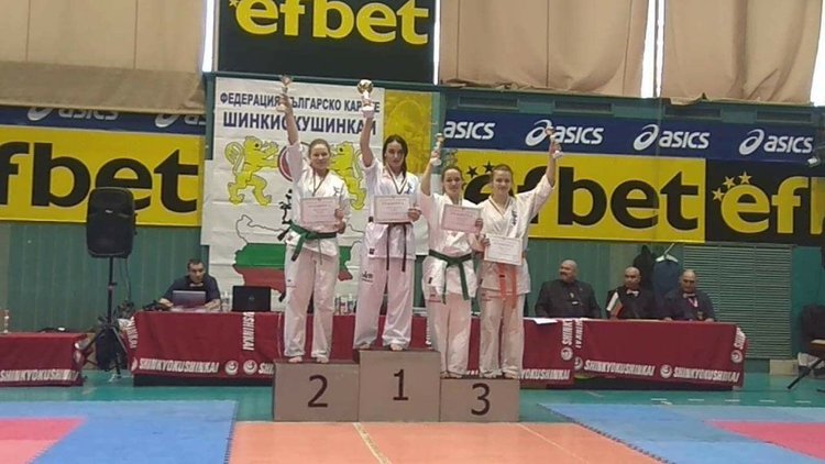 Сребро  и бронз за две състезателки по карате от Смолян на национално първенство
