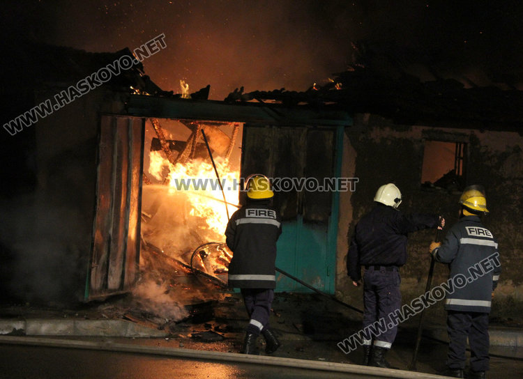 Газова бутилка подпали къща зад монумента на Св. Богородица, загина възрастен мъж