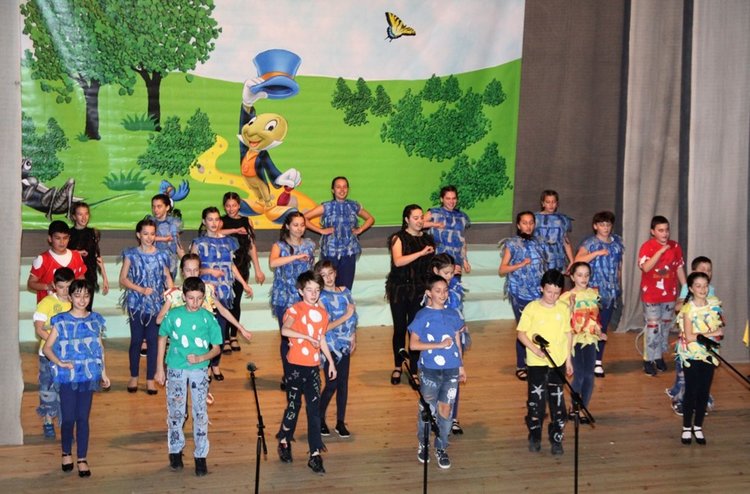 Концерт "На мама с  любов" препълни залата на читалище "Христо Ботев" в Смолян