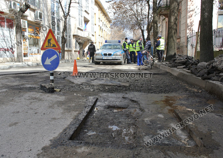 Кърпят дупките по хасковските улици, зейнали през зимата