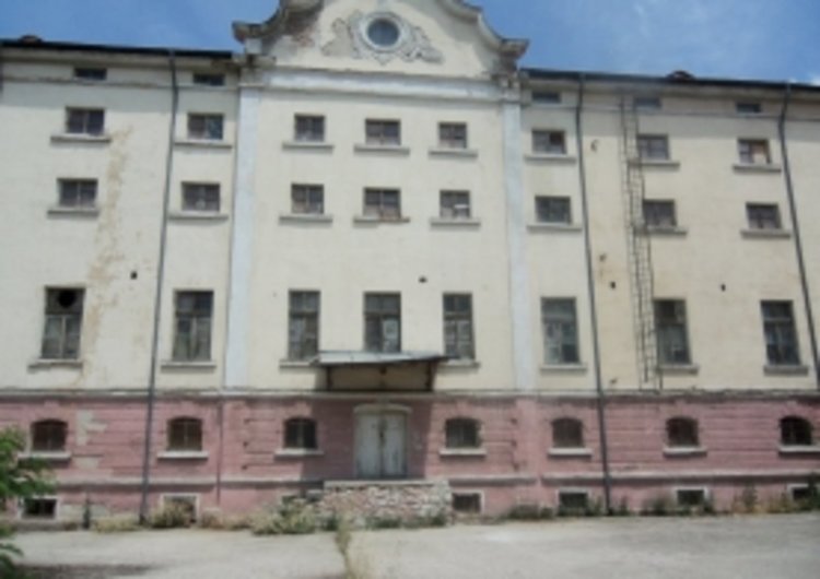 Още един бивш тютюнев склад на тезгяха  за 872 бона