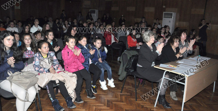 Рецитаторски пориви в Младежкия център