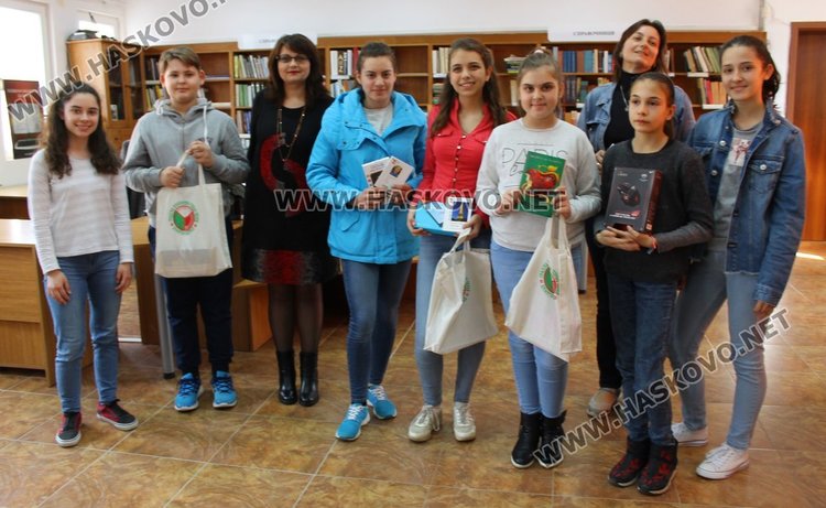 Деветокласничка от ПМГ "Иван Вазов" с най-добри идеи за библиотека на бъдещето