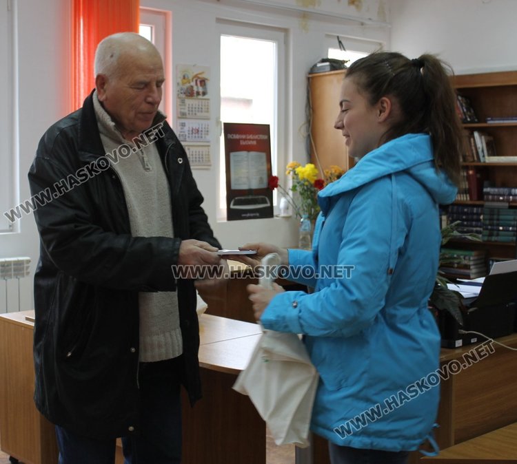 Деветокласничка от ПМГ "Иван Вазов" с най-добри идеи за библиотека на бъдещето