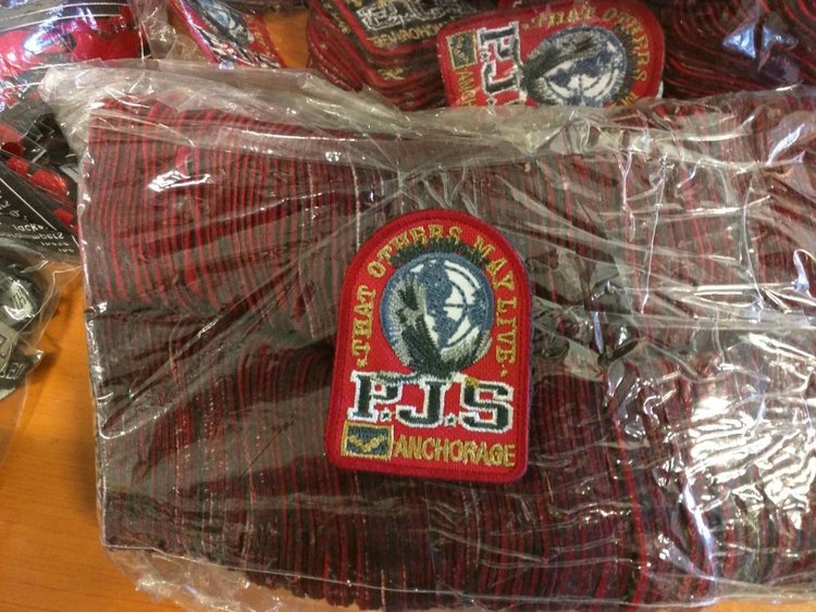 Хиляди фалшиви емблеми на известни марки спрени на българската граница