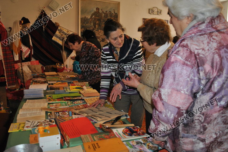 Кулинарни книги и рецепти представи читалище „Тракия“ за 10-години от основаването си