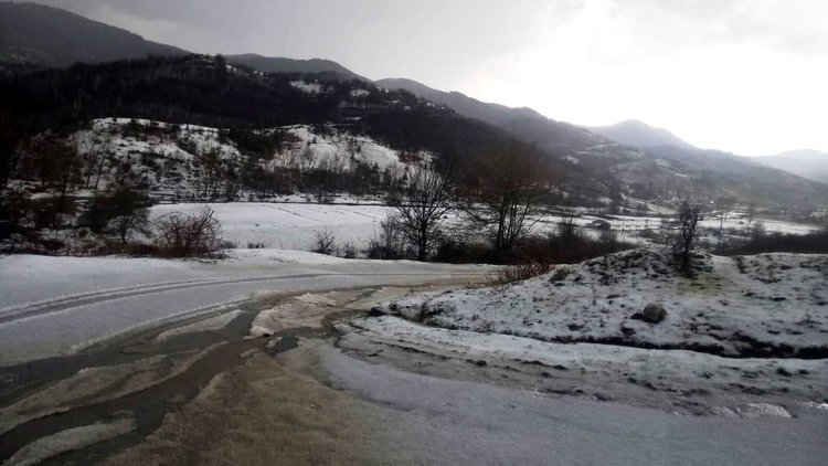 Необичайно! Градушка удари през март Дядовци и Правдолюб, всичко побеля