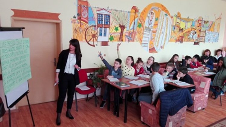 Открит урок в подкрепа на младите учители се проведе в „Славейков“