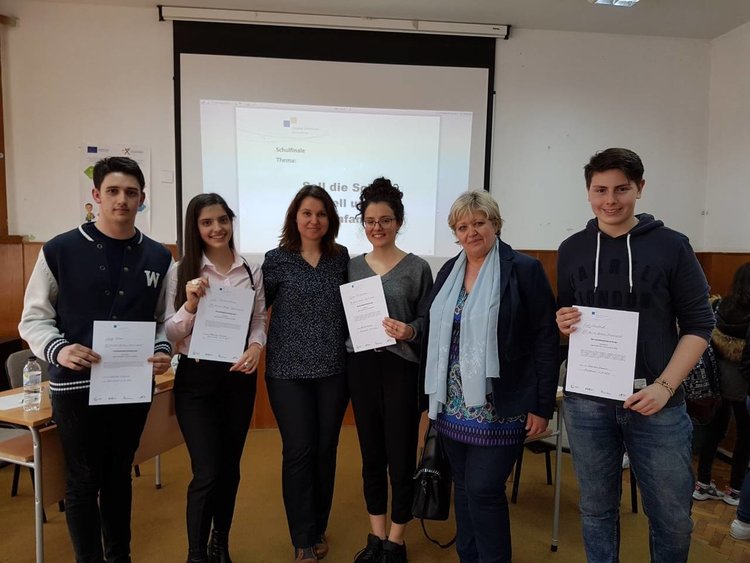 „ Международни младежки дебати“   в  Езикова гимназия „Христо Ботев