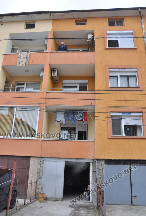 Задръстен комин изпуши и окади 3-етажна къща