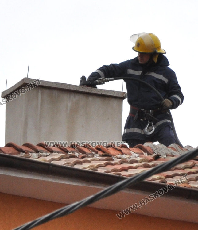 Задръстен комин изпуши и окади 3-етажна къща