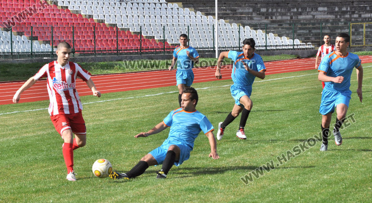 Първи мач на обновения стадион „Хасково”