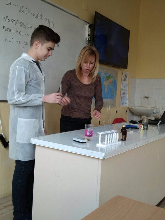 Паисиевци се потапят в света на химията