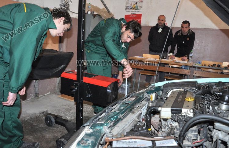 Четири от 15-те купи от Регионалния кръг на „Най-добър млад монтьор и шофьор” остават в Хасково