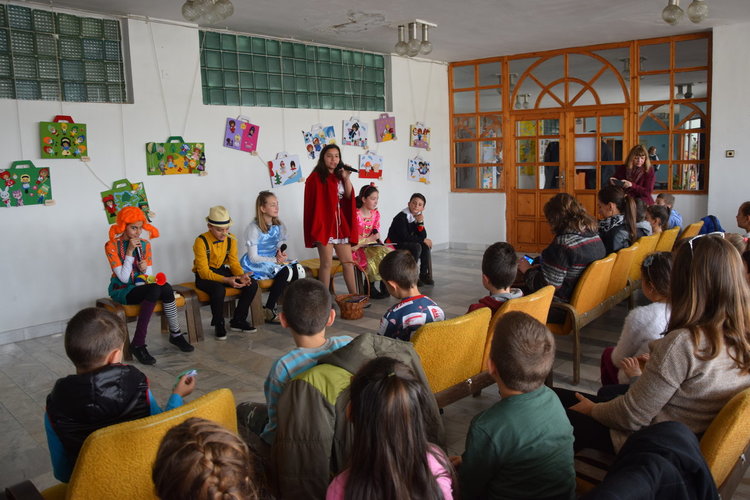 С приказни герои, изложба и приказно четене   в ОДК отбелязаха Международния ден на приказката