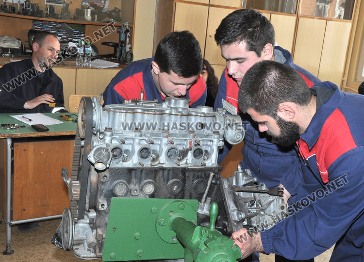 Четири от 15-те купи от Регионалния кръг на „Най-добър млад монтьор и шофьор” остават в Хасково