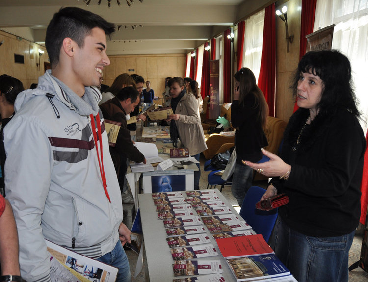 Кандидатстудентска  борса търси мераклии за образование