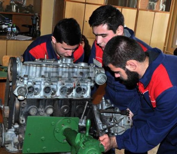 Медали за ученици от Смолян на състезанието "Млад автомонтьор и водач на МПС"