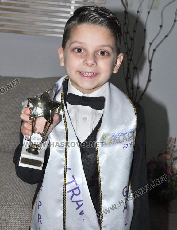 Кристин Стефанова е Тийн мис Галакси в конкуренция с 30 деца от целия свят