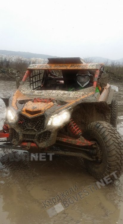 Георги Гочев и Пламен Богданов вдигнаха купата  в клас УТВ, кметът подкара машината