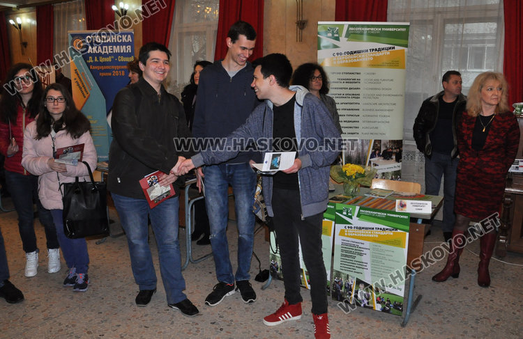 22 ВУЗ-а търсят студенти в Хасково