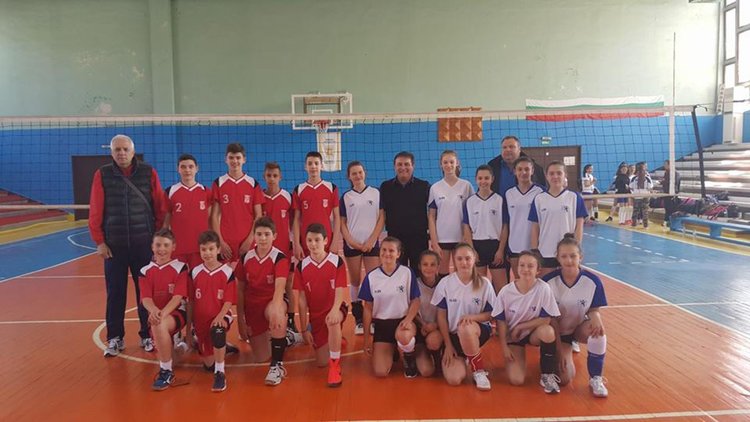 Волейболистите на „Славейков“ безапелационни в Ученическите игри