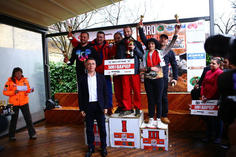 Много кал, високи скорости и шампанско за победителите  в офроуд надпреварата