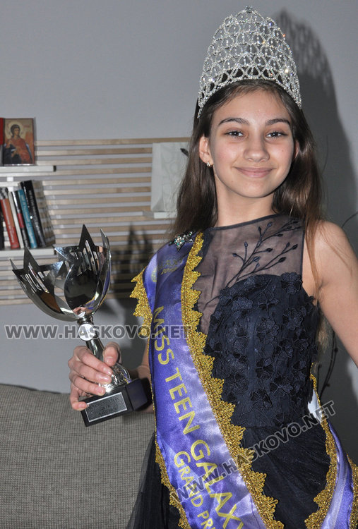 Кристин Стефанова е Тийн мис Галакси в конкуренция с 30 деца от целия свят