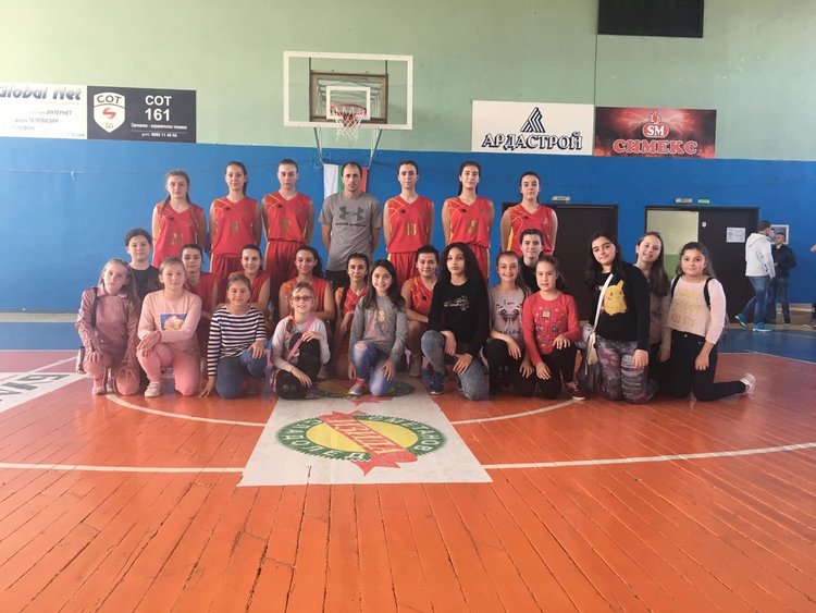 Баскетболистките на „Славейков“  първи в областта