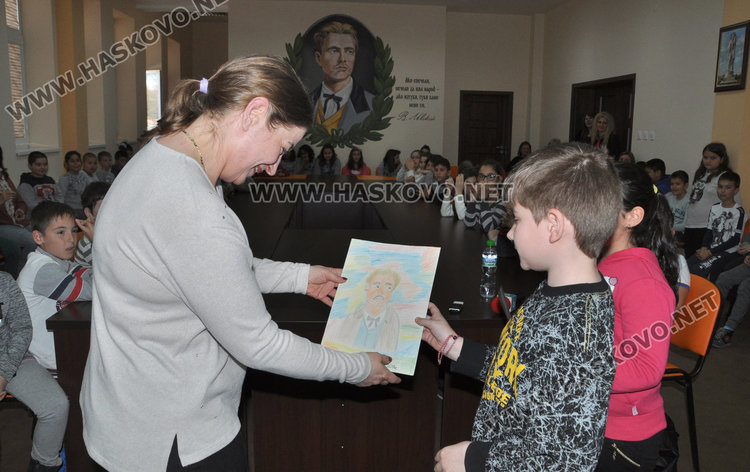 Сродница на Левски донесе в Хасково кичур от косата на Апостола