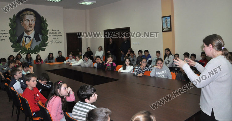 Сродница на Левски донесе в Хасково кичур от косата на Апостола