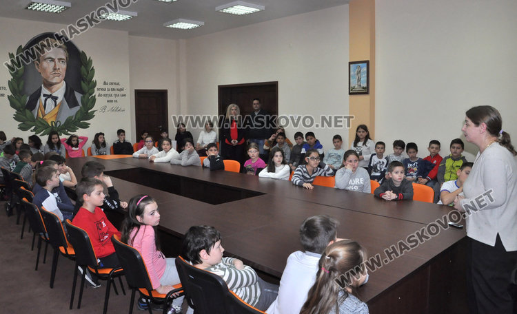 Сродница на Левски донесе в Хасково кичур от косата на Апостола