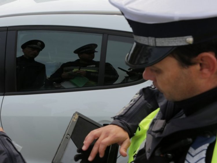 Завардиха областта, 17 нарушители на пътя, единият катастрофира