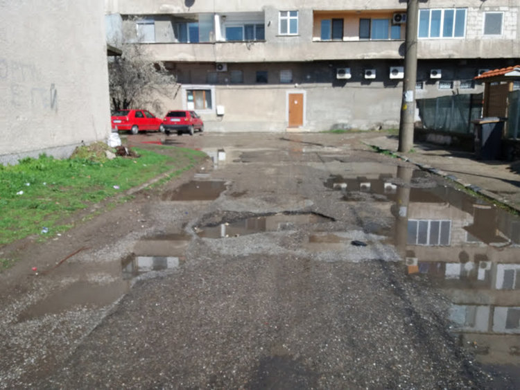 Пълнят дупките в асфалта след стабилизиране на времето