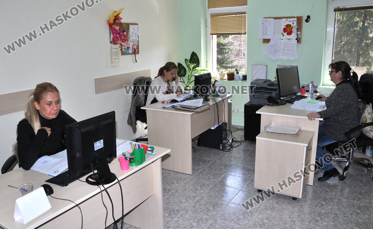 В Центъра за обществено подпомагане ще работят групово с родители осиновители