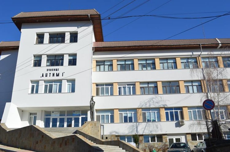 Езги от Златоград заминава за Брюксел, есето ѝ за Европа сред най-добрите