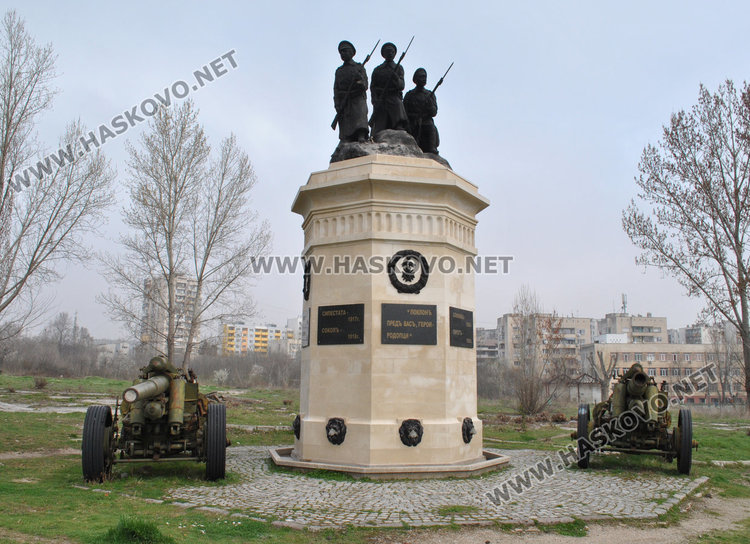 Възстановяват лъвските глави от паметника на 10 родопски полк, монтират камера