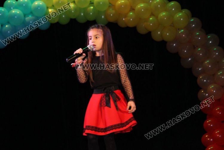 Пролетен концерт събра таланти на сцената на димитровградския театър