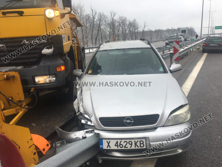 Снегорин заби Опел в мантинелите на магистрала “Марица”