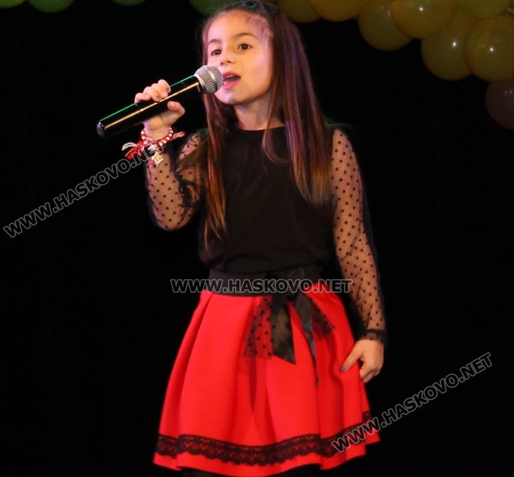 Пролетен концерт събра таланти на сцената на димитровградския театър